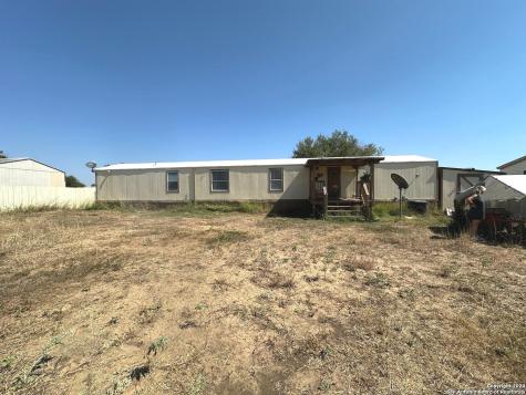 240 Lakeview Pleasanton TX 78064