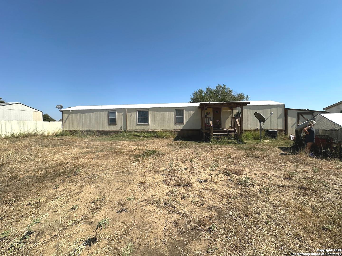 240 Lakeview Pleasanton TX 78064