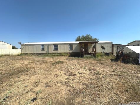 240 Lakeview Pleasanton TX 78064