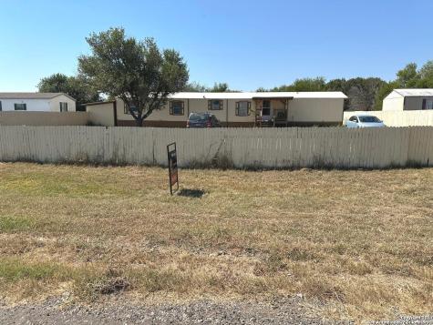 240 Lakeview Pleasanton TX 78064