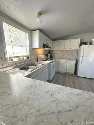 240 Lakeview Pleasanton TX 78064