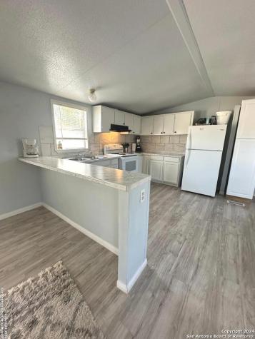 240 Lakeview Pleasanton TX 78064