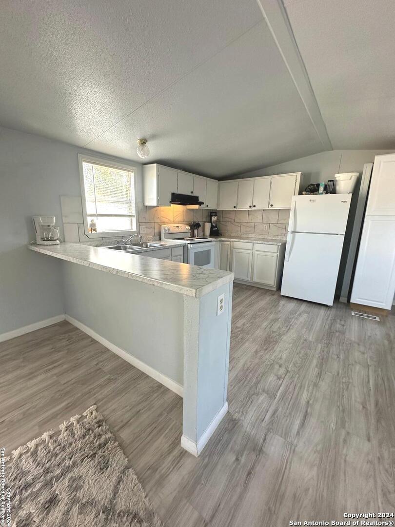 240 Lakeview Pleasanton TX 78064