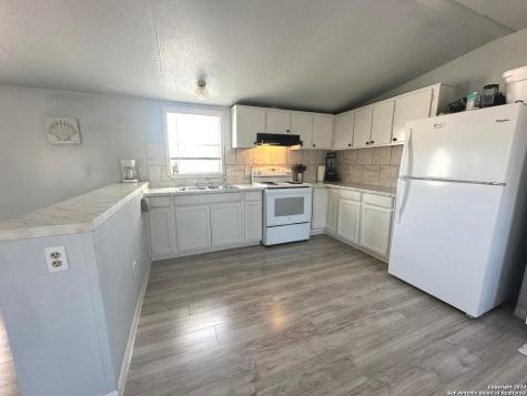 240 Lakeview Pleasanton TX 78064