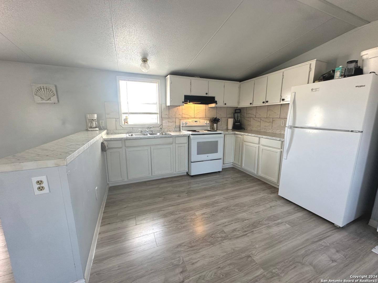 240 Lakeview Pleasanton TX 78064