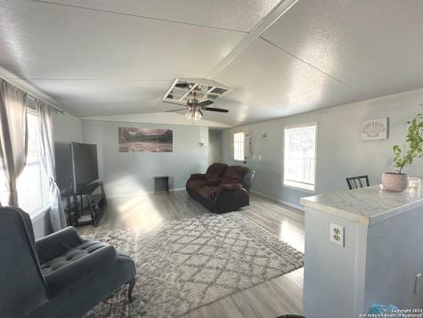 240 Lakeview Pleasanton TX 78064