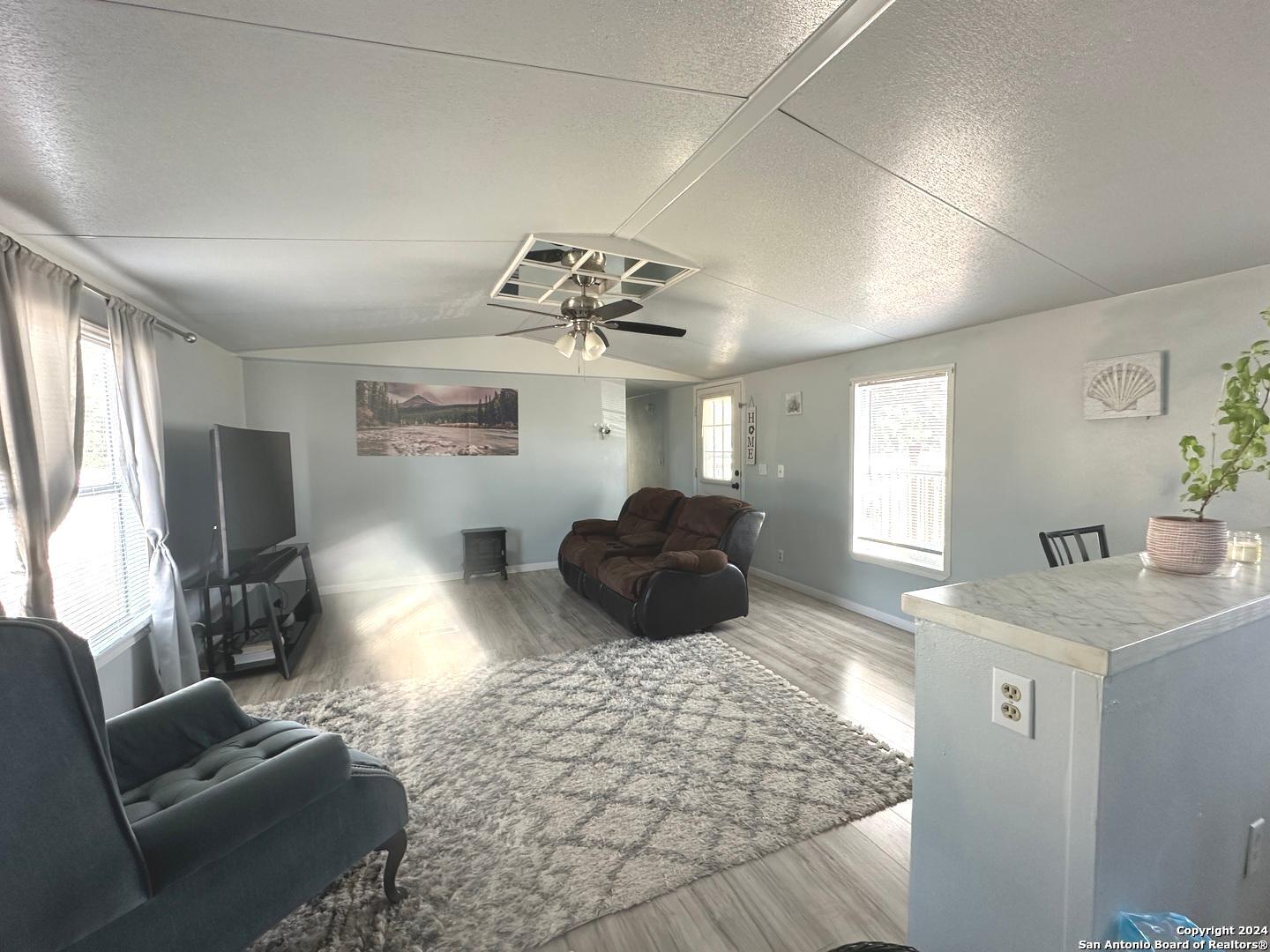 240 Lakeview Pleasanton TX 78064