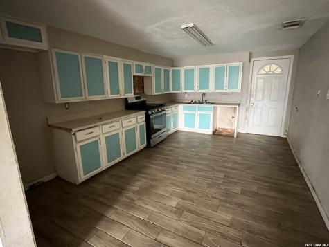 602 S 6th Street Stockdale TX 78160