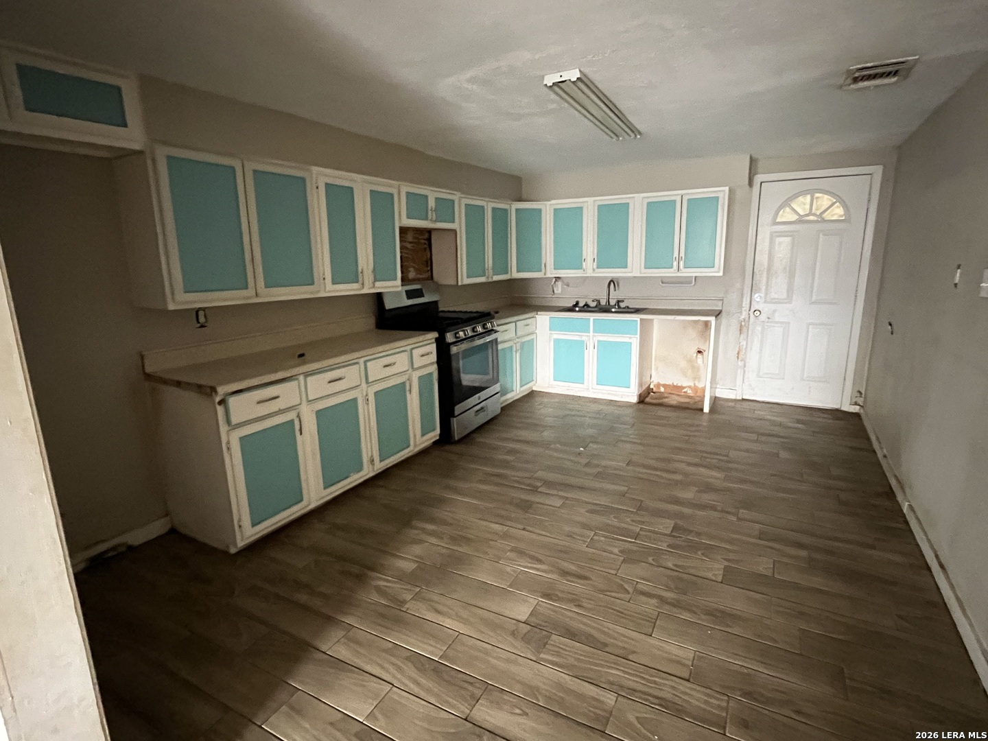 602 S 6th Street Stockdale TX 78160