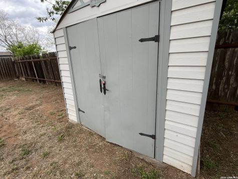 602 S 6th Street Stockdale TX 78160