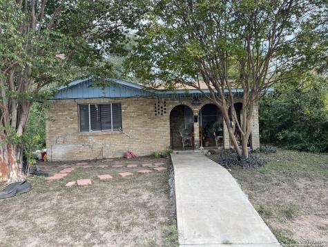 608 W Garden Street Uvalde TX 78801