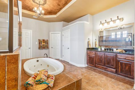 615 Sentry Hill San Antonio TX 78260