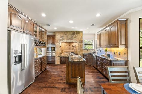 31586 Scarteen Fair Oaks Ranch TX 78015