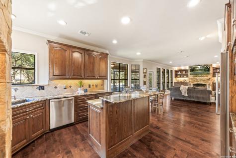 31586 Scarteen Fair Oaks Ranch TX 78015