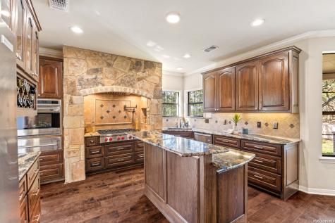 31586 Scarteen Fair Oaks Ranch TX 78015