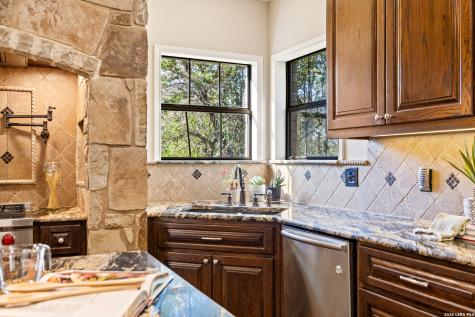 31586 Scarteen Fair Oaks Ranch TX 78015