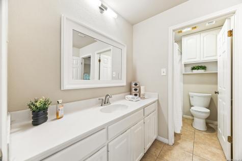 31586 Scarteen Fair Oaks Ranch TX 78015