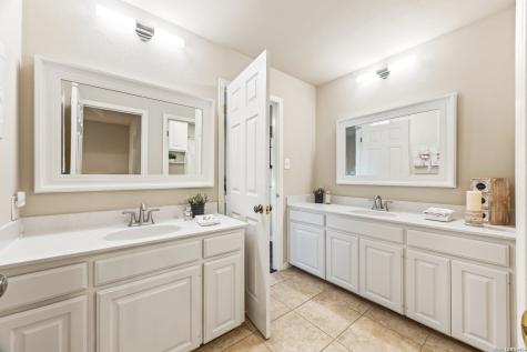 31586 Scarteen Fair Oaks Ranch TX 78015