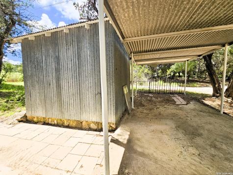 12064 Park Road 37 Lakehills TX 78063