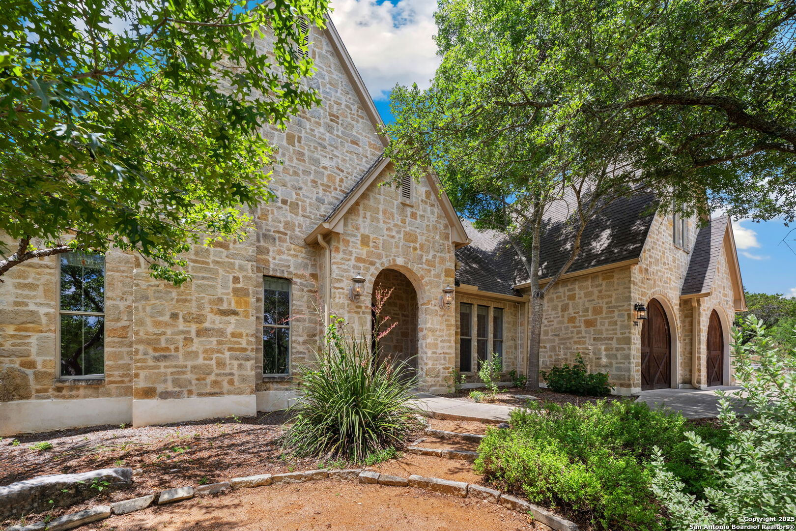 287 County Road 2801 E. Mico TX 78056