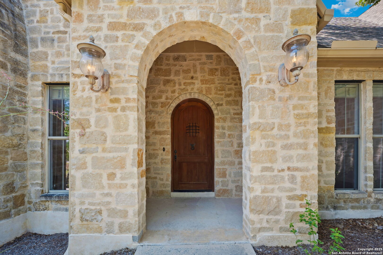 287 County Road 2801 E. Mico TX 78056