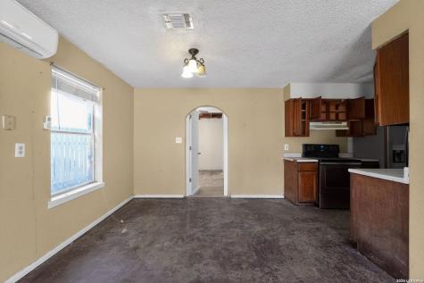 1120 Fort Clark Uvalde TX 78801