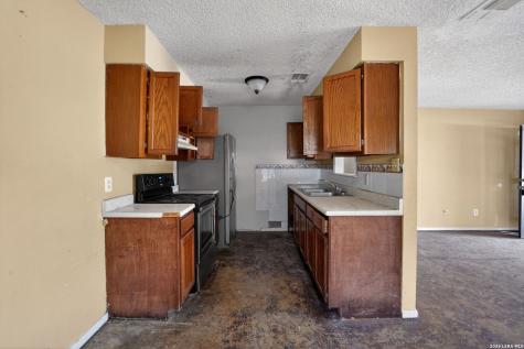 1120 Fort Clark Uvalde TX 78801