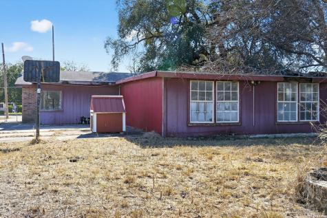 1120 Fort Clark Uvalde TX 78801
