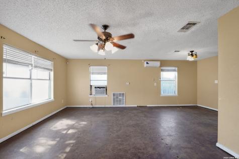 1120 Fort Clark Uvalde TX 78801