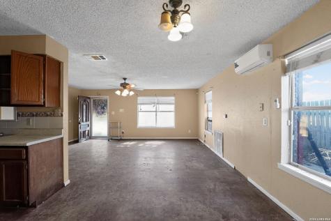 1120 Fort Clark Uvalde TX 78801