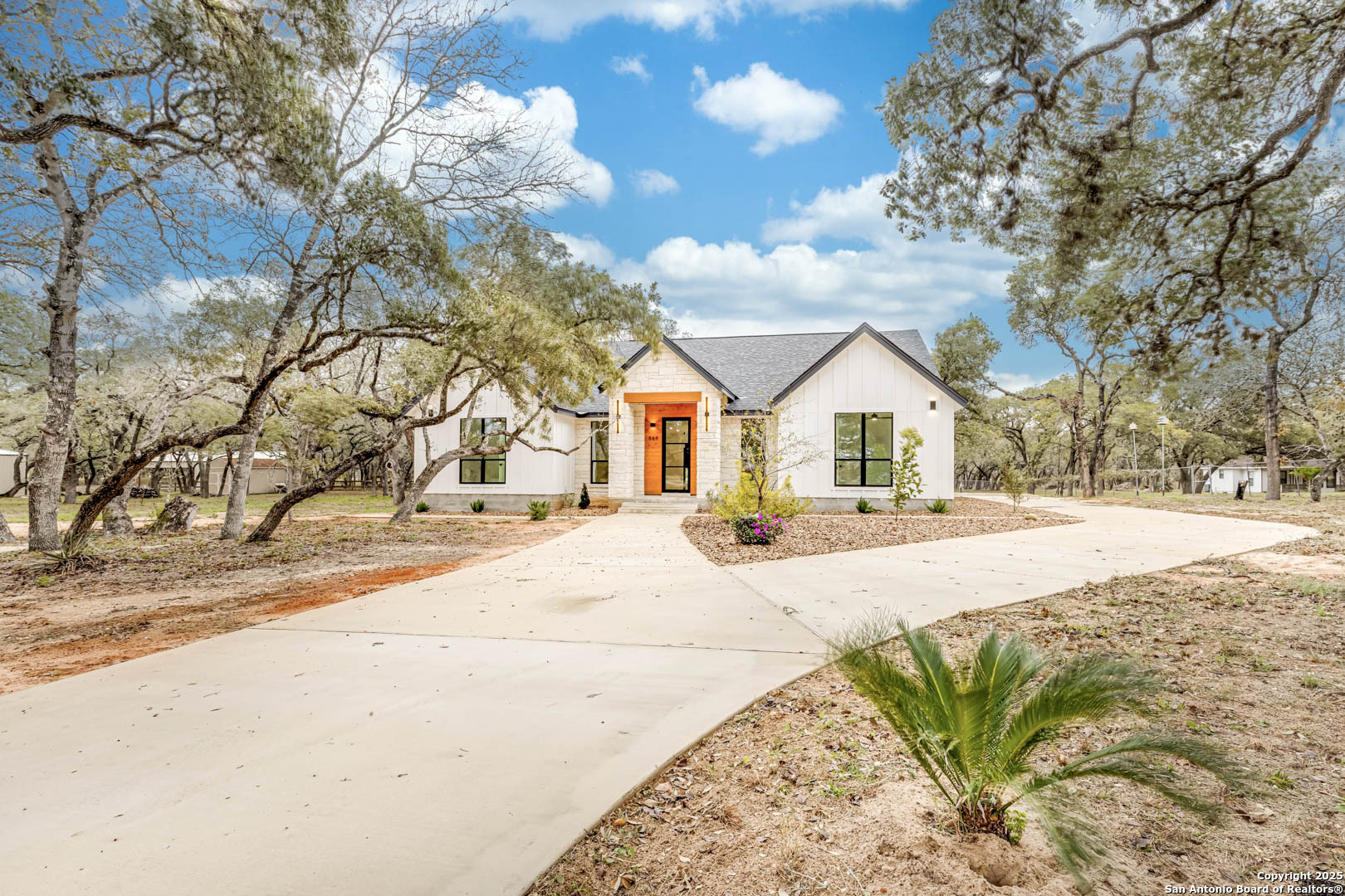 864 Paddy Road Floresville TX 78114
