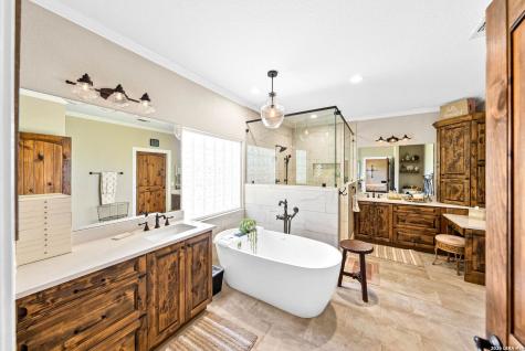 194 Mull Road Kerrville TX 78028