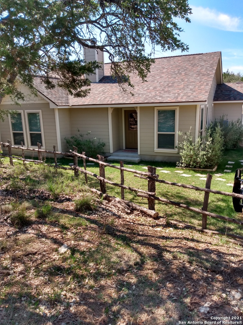 195 Deer Oaks Drive Lakehills TX 78063