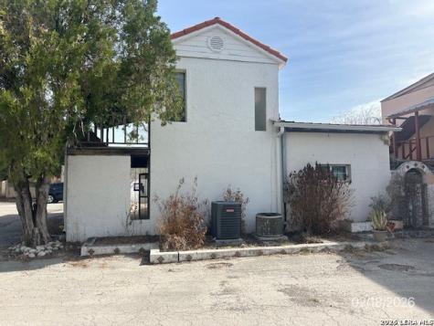 170 Avenida Juarez Brackettville TX 78832