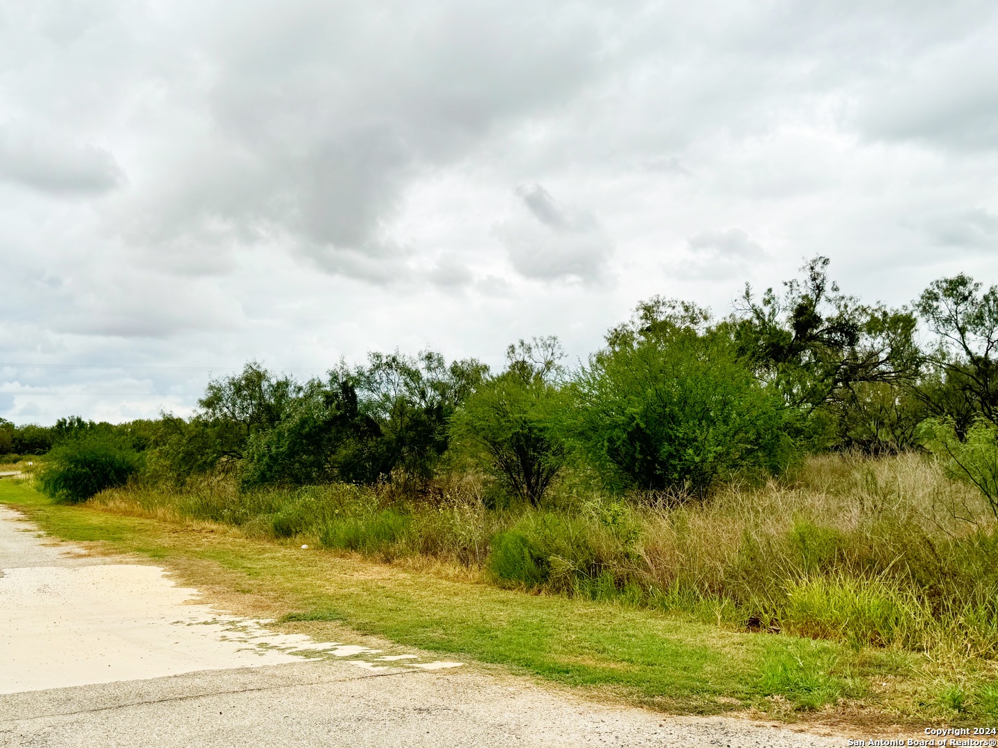 106 Cr 2638 Devine TX 78016