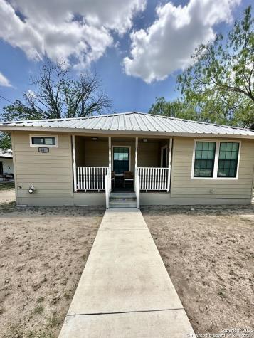 221 Chaparral Street Uvalde TX 78801