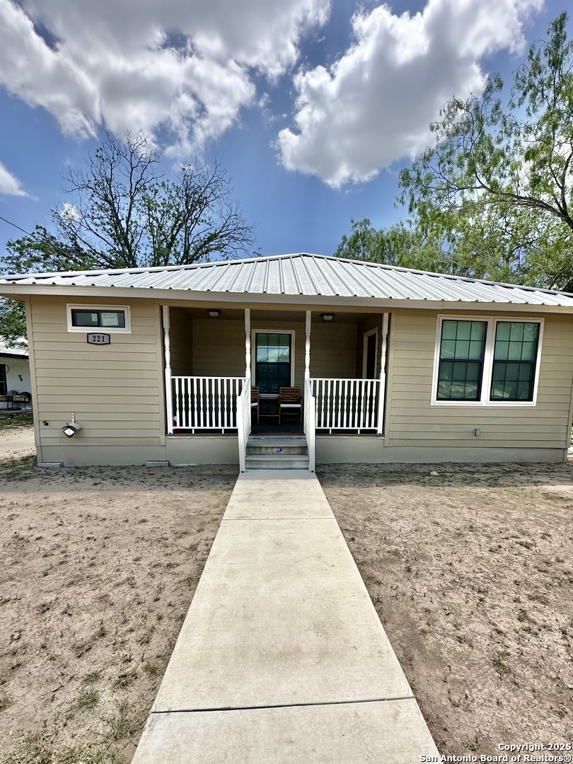 221 Chaparral Street Uvalde TX 78801