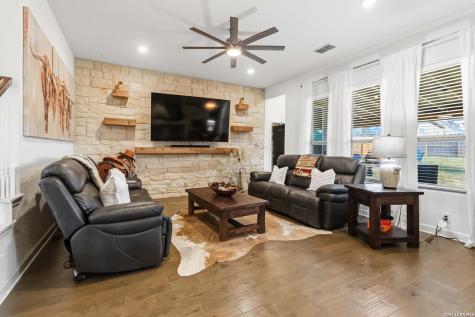 1531 Esser Crossing New Braunfels TX 78132
