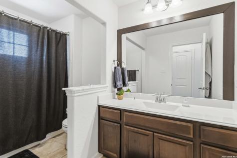 1531 Esser Crossing New Braunfels TX 78132