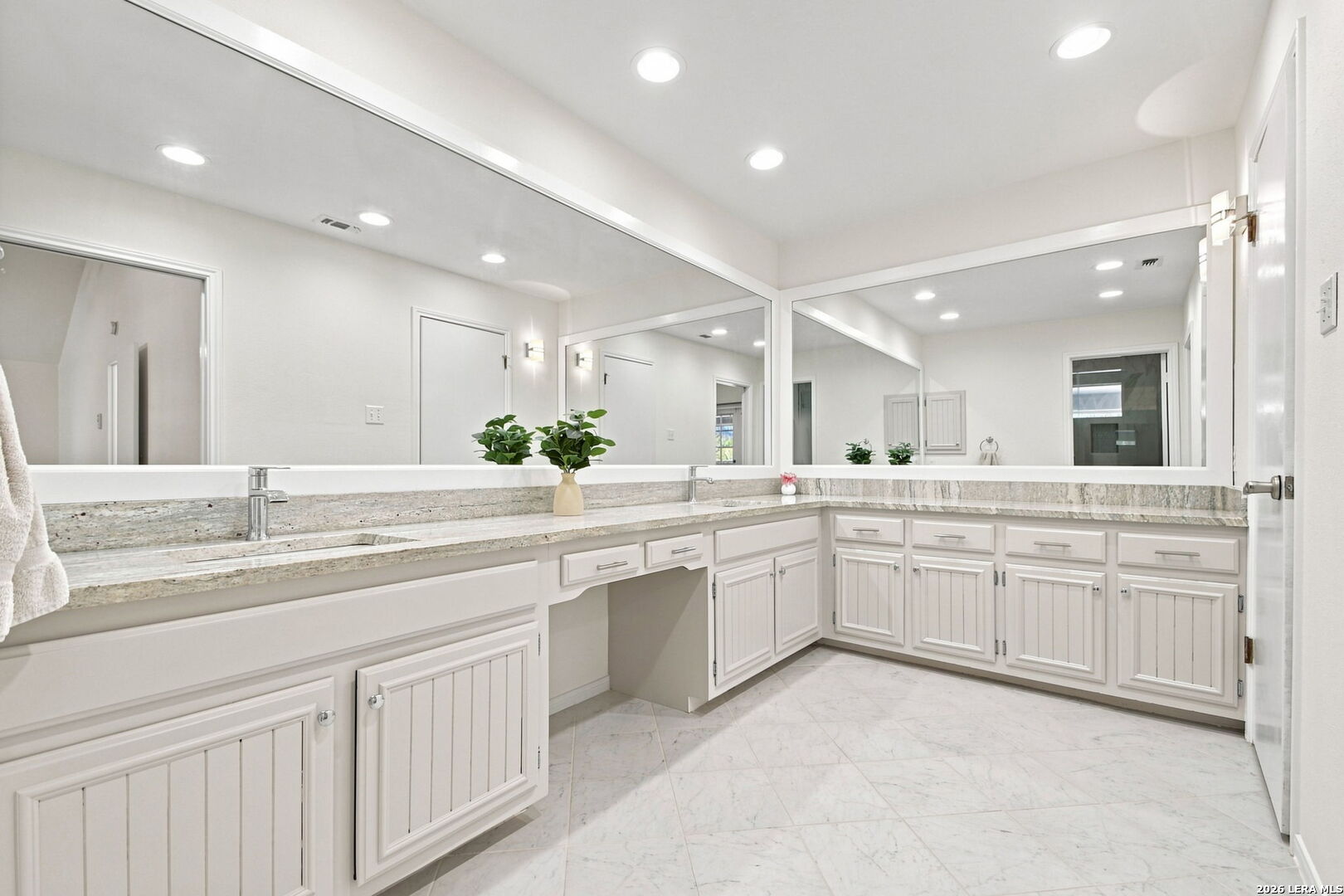 1739 Royal Crescent San Antonio TX 78231