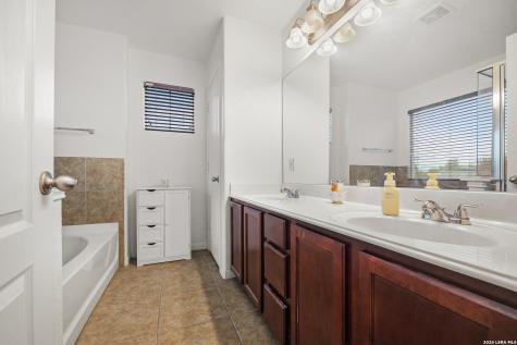 8923 Rainbow Creek San Antonio TX 78245