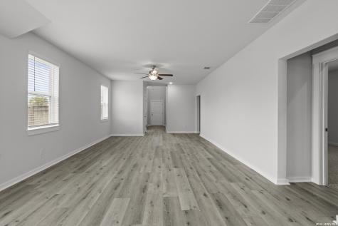4837 Park Glen Marion TX 78124