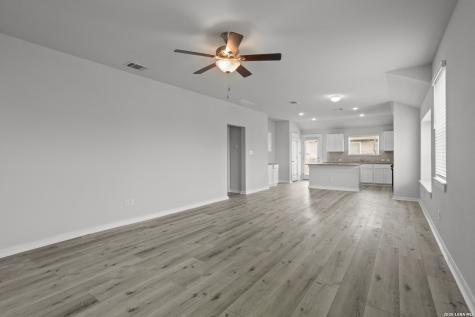 4837 Park Glen Marion TX 78124