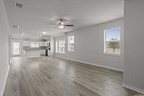 4837 Park Glen Marion TX 78124