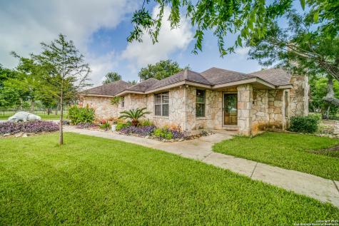 109 Red Oak Trail Marion TX 78124