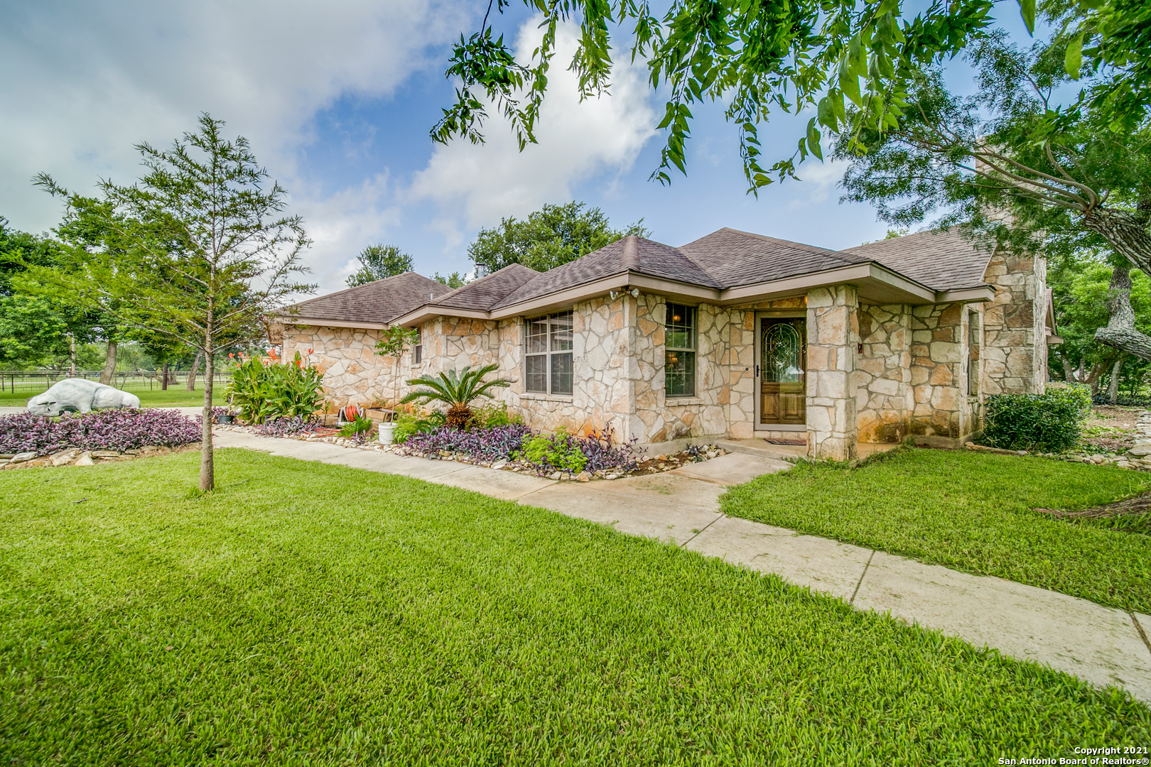 109 Red Oak Trail Marion TX 78124