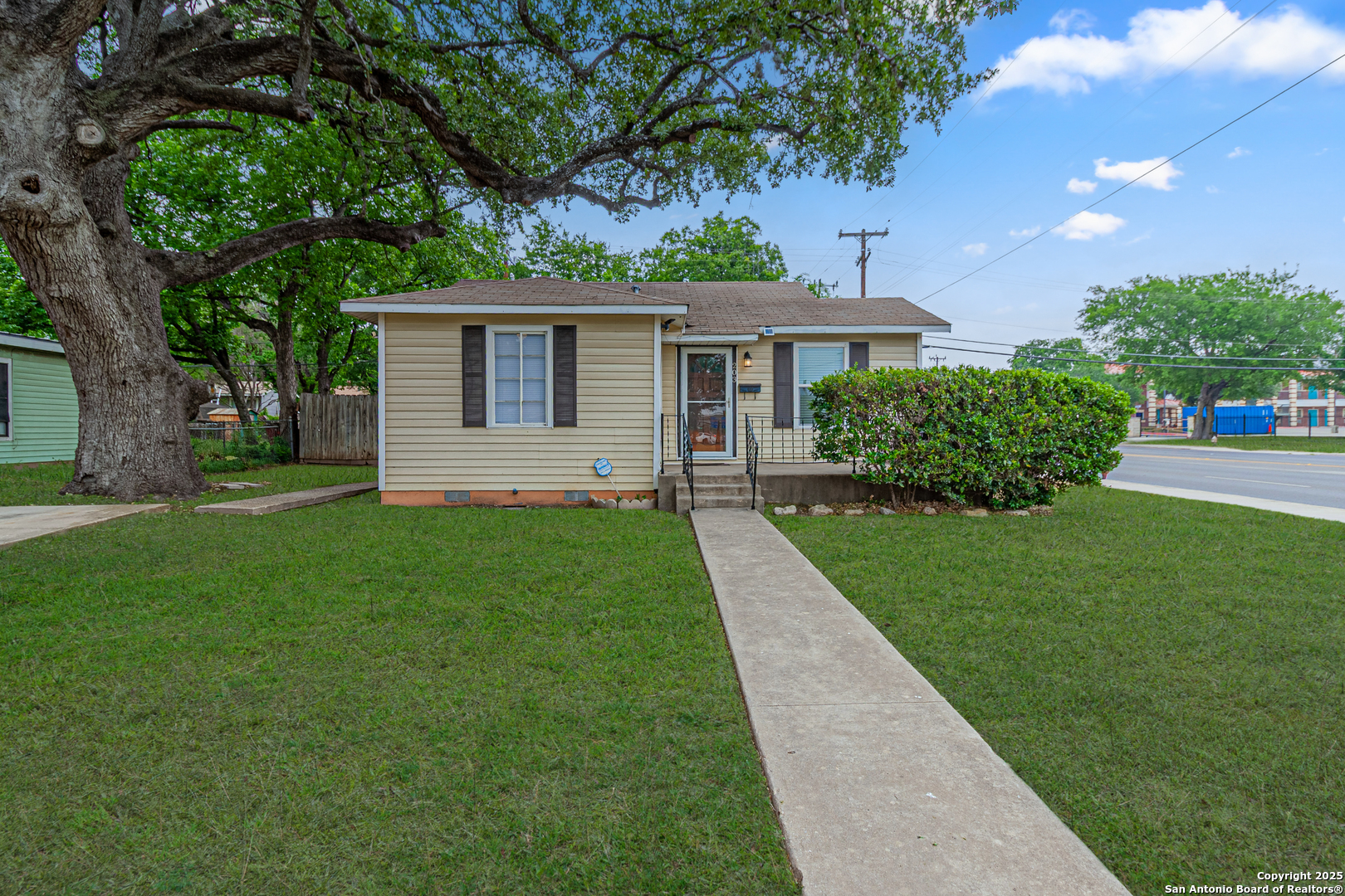 203 W Palfrey Street San Antonio TX 78223