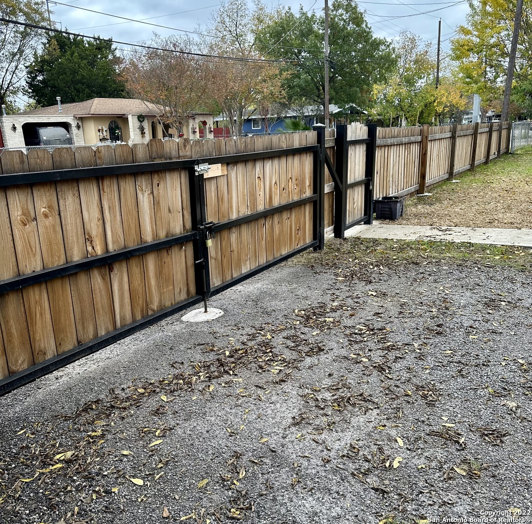 1819 Madrid Street San Antonio TX 78237