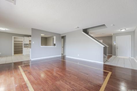8011 Chestnut Cedar Drive Converse TX 78109