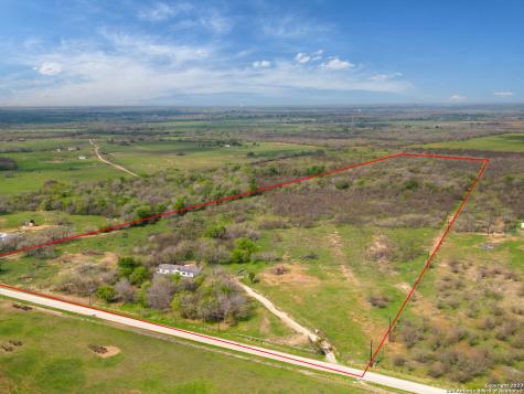 2422 County Road 221 Floresville TX 78114